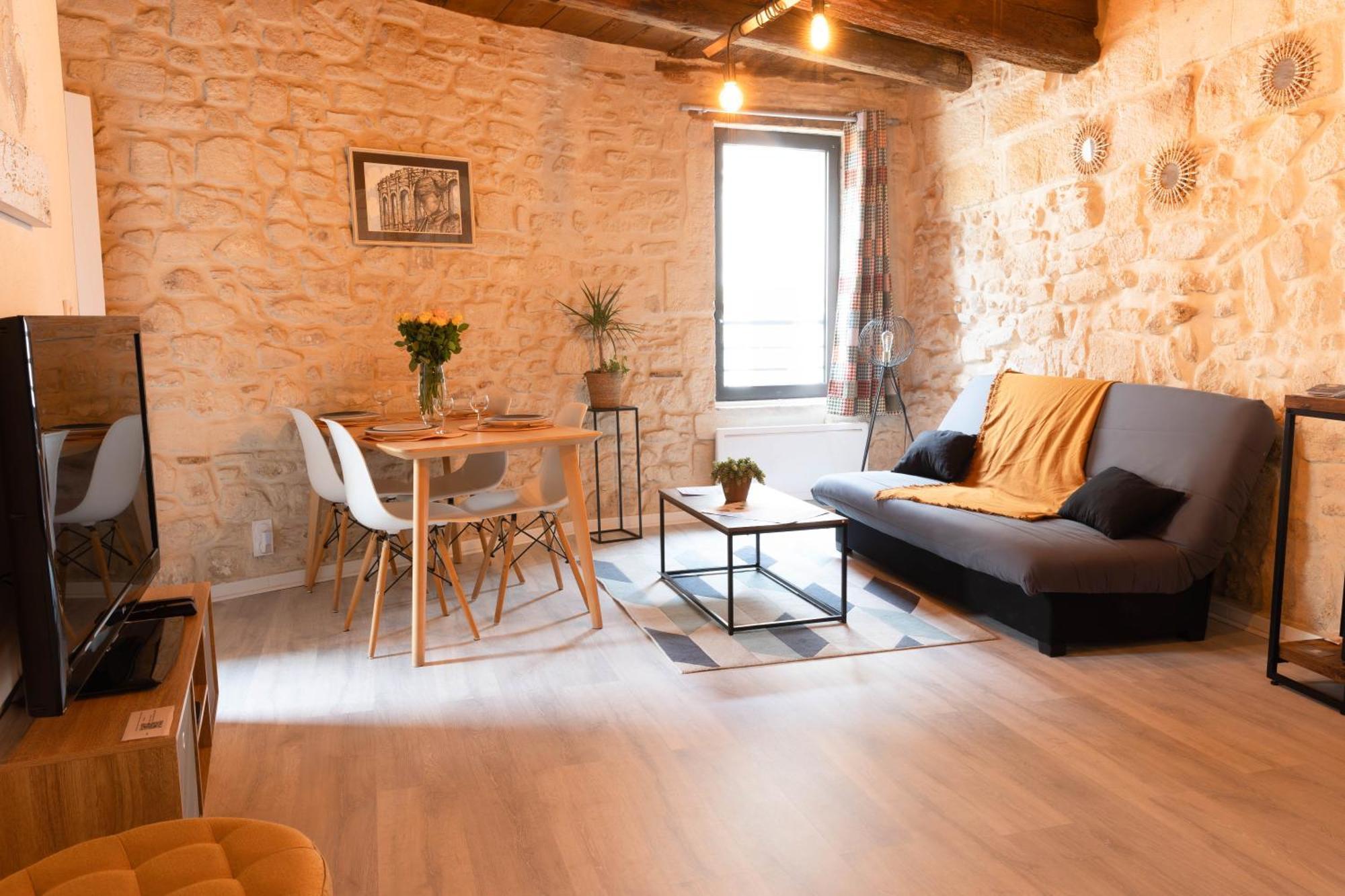 Immeuble 3 Apparts Centre Historique St Gilles Maisoncarreeconciergerie サン・ジル エクステリア 写真