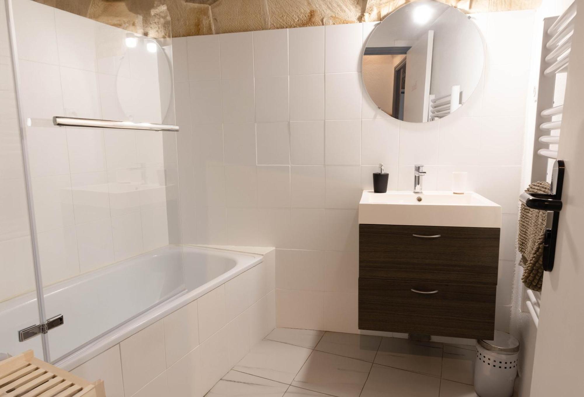 Immeuble 3 Apparts Centre Historique St Gilles Maisoncarreeconciergerie サン・ジル エクステリア 写真