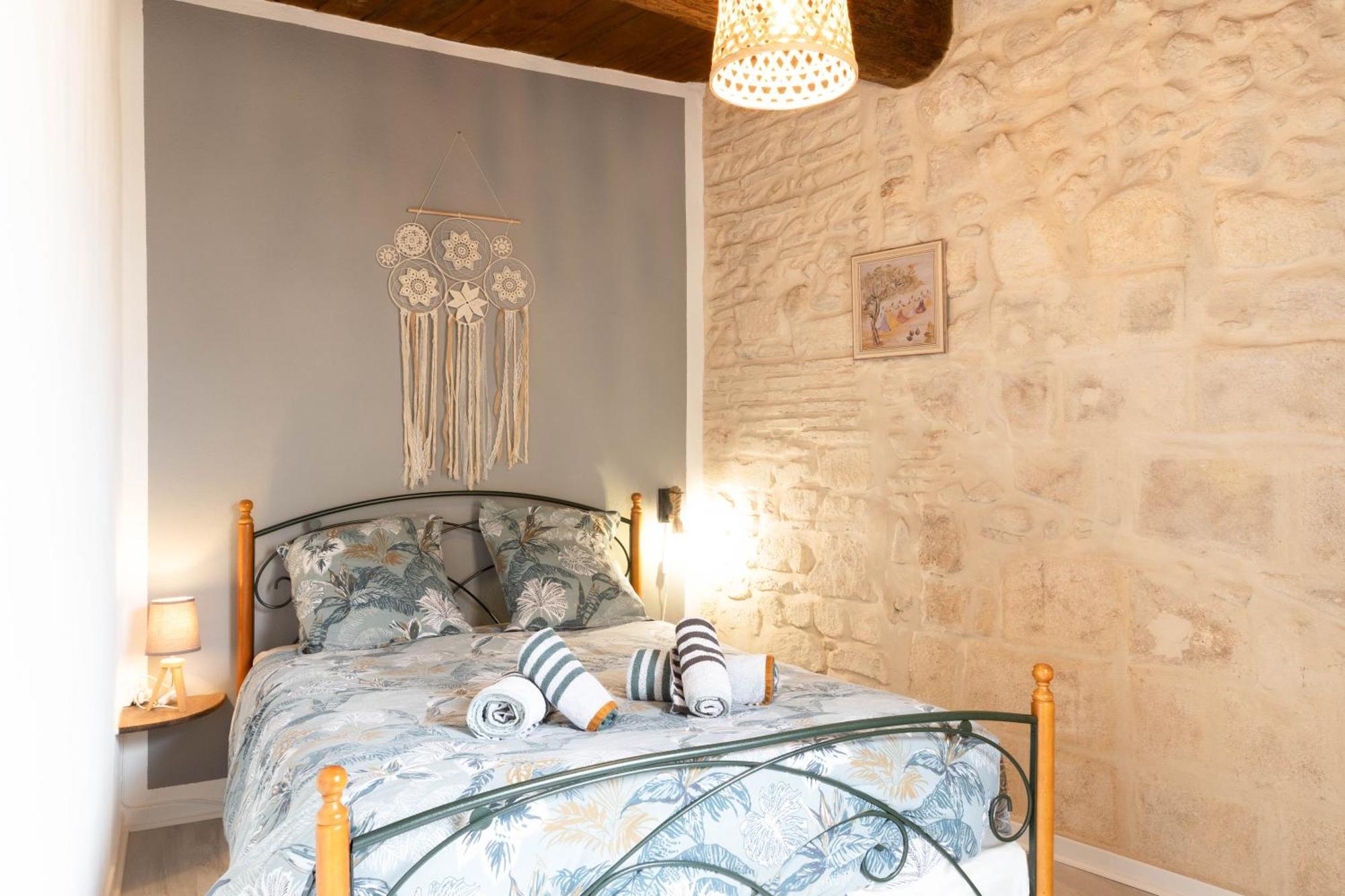 Immeuble 3 Apparts Centre Historique St Gilles Maisoncarreeconciergerie サン・ジル エクステリア 写真