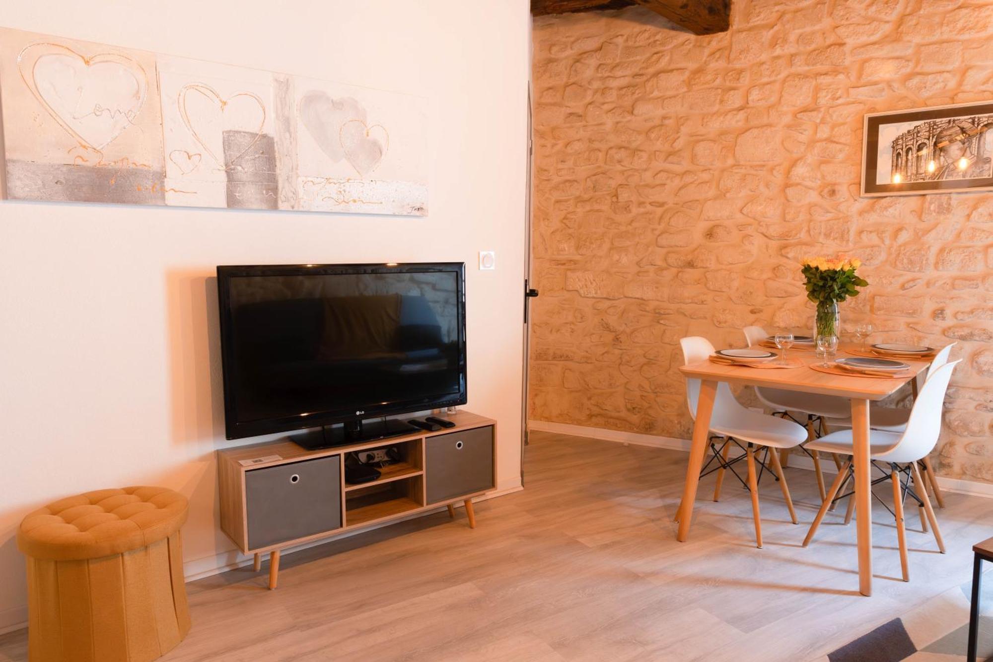 Immeuble 3 Apparts Centre Historique St Gilles Maisoncarreeconciergerie サン・ジル エクステリア 写真
