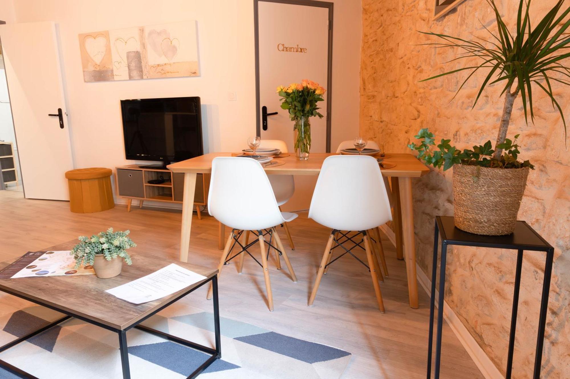 Immeuble 3 Apparts Centre Historique St Gilles Maisoncarreeconciergerie サン・ジル エクステリア 写真